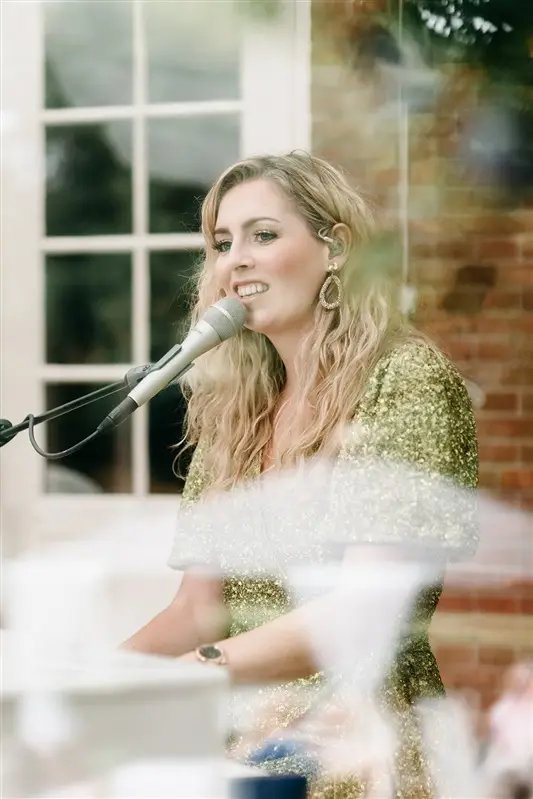 Live singer performing during an intimate Amsterdam elopement dinner celebration